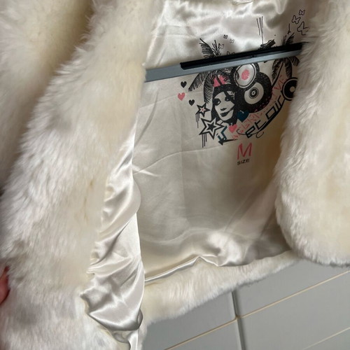 Women's cream fur jacket like new, size Medium