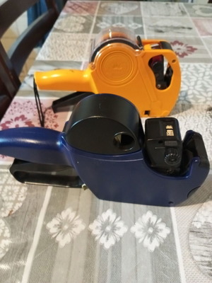 Jolly price labeler like new, set of 2 pieces