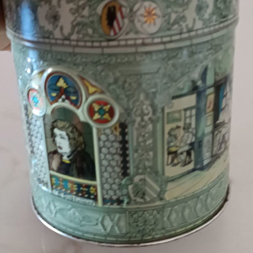Metal box used from Germany 1997, diameter 10cm