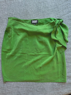 DKNY silk wrap skirt like new, green, size L