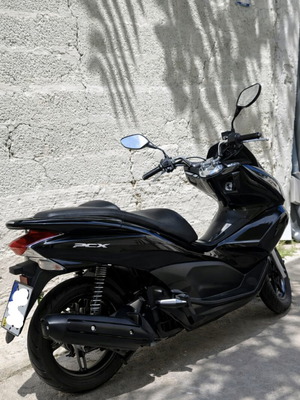 Honda PCX 125 Scooter 2013 like new, black, automatic