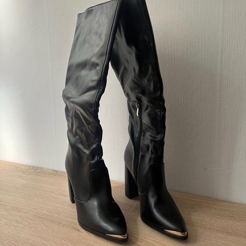 Luigi knee-high boots like new, size 40, black and gold