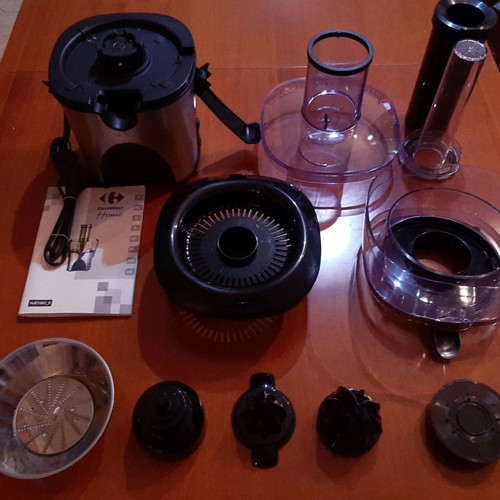 Carrefour Home juicer like new with 11 accessories