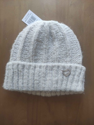 Πλεκτό σκουφάκι beanie γκρι σαν καινούργιο με ασημένια καρδούλα