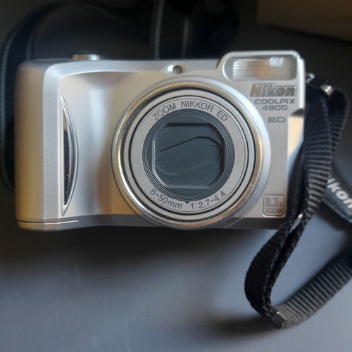 Nikon COOLPIX 4800 camera like new with full set and box