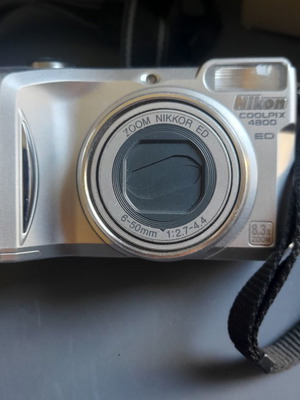 Nikon COOLPIX 4800 camera like new with full set and box
