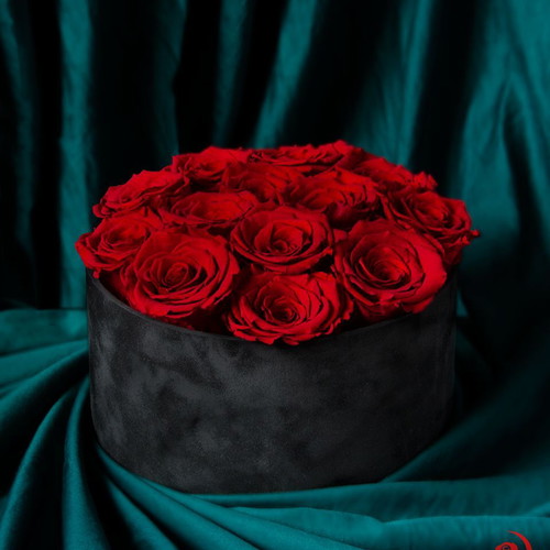 Natural eternal roses in black velvet box made to order