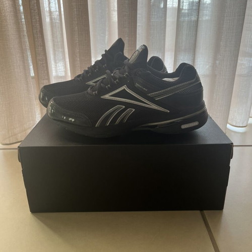 Reebok women's Easy Tone shoes like new, size 38, black