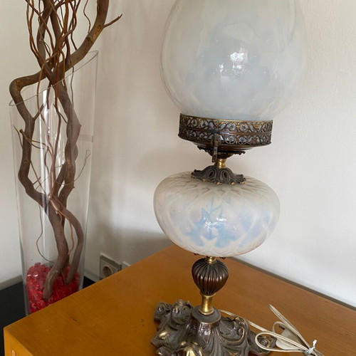 Table lamp antique with fayiance glass and bronze carvings like new