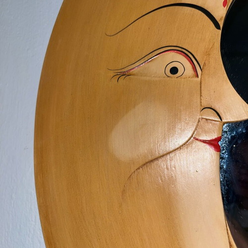 Round mirror with moon and giraffe design