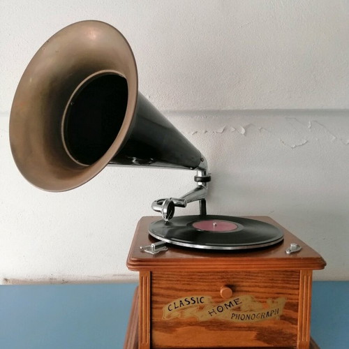 Imitation gramophone radio like new with cassette and wooden base