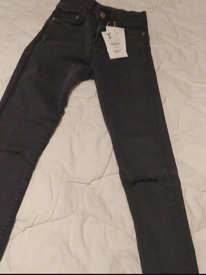 Τζιν Bershka push up μαύρο καινούργιο, μέγεθος XS