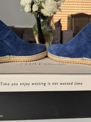 Blue platform wedge shoes size 39 like new