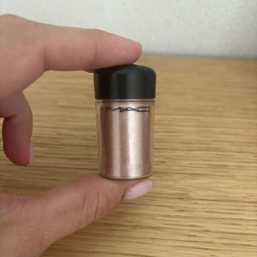 MAC pigment eyeshadow powder, shade Tan