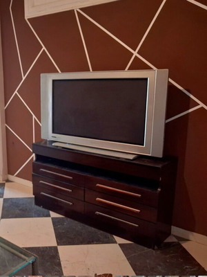 TV stand like new, dark wenge color with 6 spacious drawers
