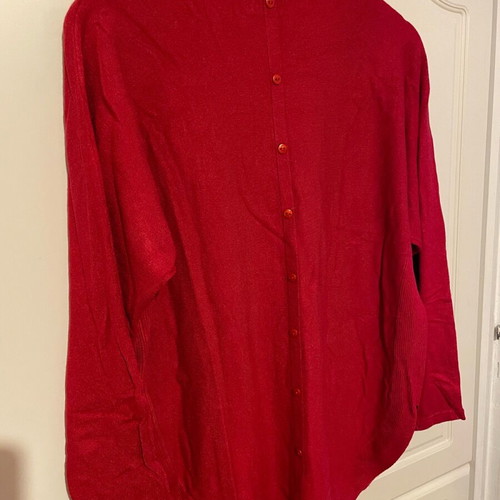 Red pullover like new, ML