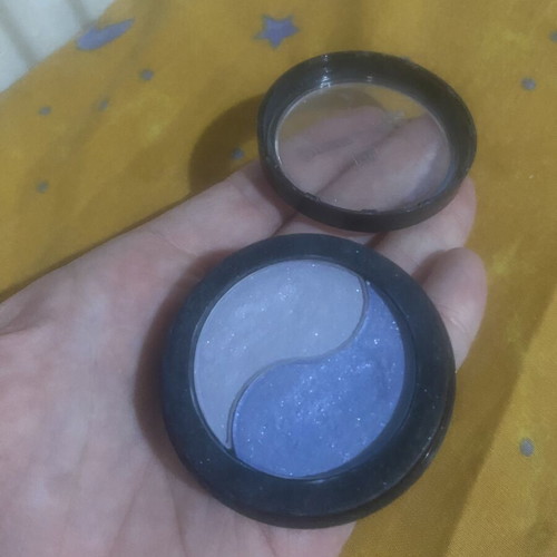 Eyeshadow blue and light blue colors, like new
