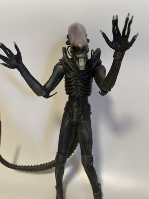 Φιγούρα Alien ανακαινισμένη, μήκους 80 εκ. με ουρά, ύψους 50 εκ.