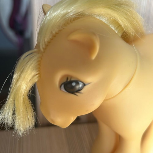 El Greco Lemonitsa Pony used, yellow toy