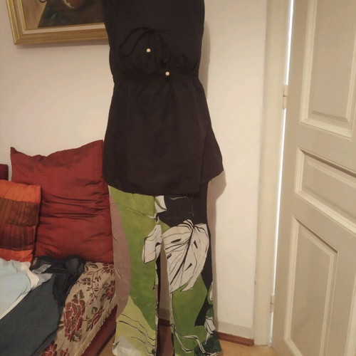 Set of blouse and pants thin fabric with lining
