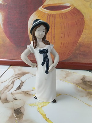 Porcelain figurine young handmade Rex Valencia like new