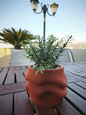 3D printed planter brown and black, like new