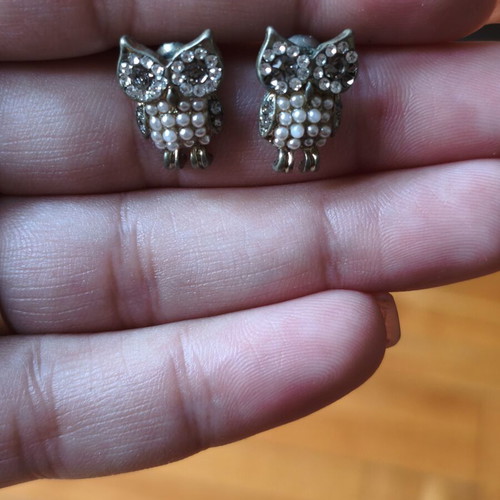 Owl stud earrings like new with rhinestones and pearls