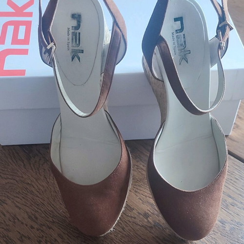 Nak leather platform sandals like new, camel color, size 37