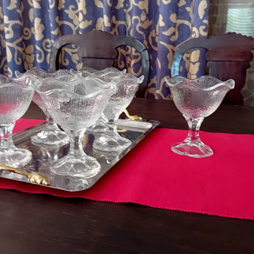 Set of six stemmed ice cream bowls with rhomboid pattern