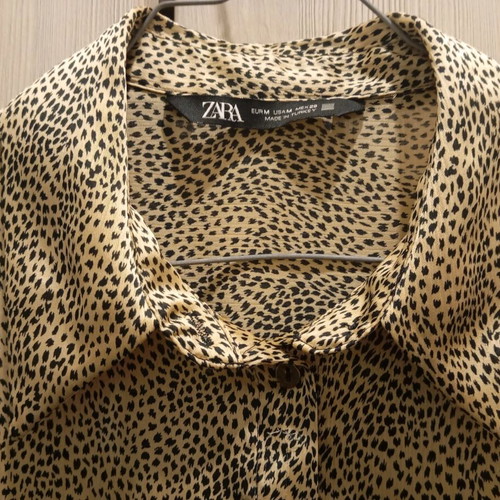 Πουκαμίσα Zara Animal Print σαν καινούργια, μέγεθος M, μαύρο και χρυσαφί