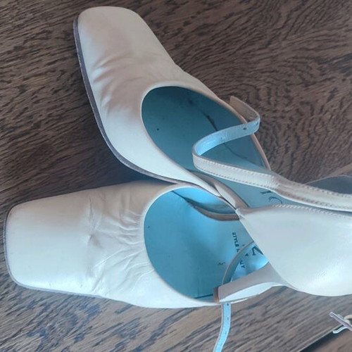 Pollini leather pumps used, size 37, beige