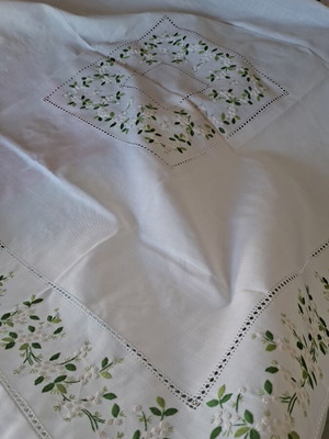White hand embroidery set with flowers, 7 pieces, new