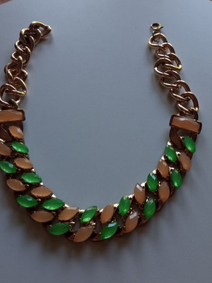 Necklace used, multicolored