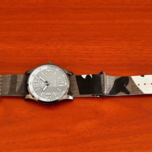 Thorton 9004121 watch like new with fabric strap and 30m water resistance