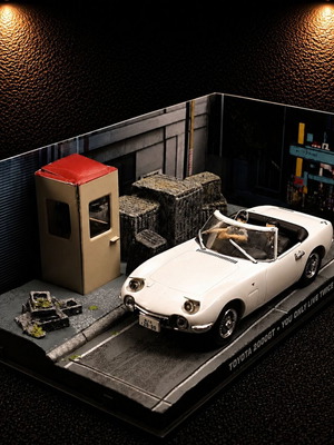 Toyota 2000GT Cabrio die-cast model from James Bond 007, like new