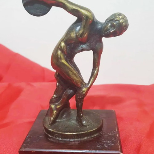 Discobolus statuette used, bronze with oak wooden base