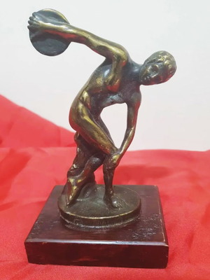 Discobolus statuette used, bronze with oak wooden base