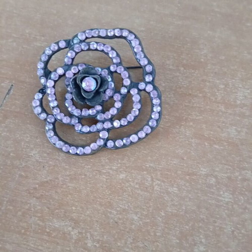Brooch with rhinestones used, pink