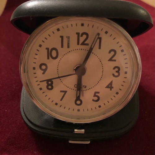 Quartz alarm clock new analog tabletop