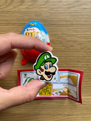Фигура Luigi Kinder Joy Super Mario Nintendo 2025 нова