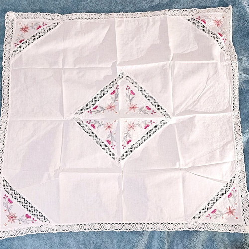 Embroidered table decoration with lace like new