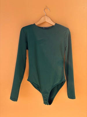 Zara Cypress Long-Sleeve Bodysuit like new, size M