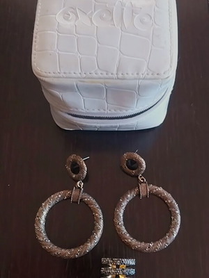 Oxette jewelry set like new with earrings, ring and case