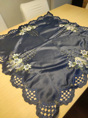 Satin tablecloth like new 85x85 blue Christmas design