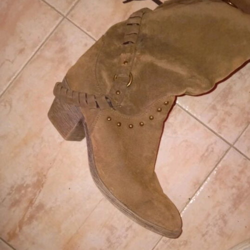 Khaki suede leather boots like new with rubber sole