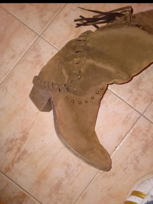 Khaki suede leather boots like new with rubber sole