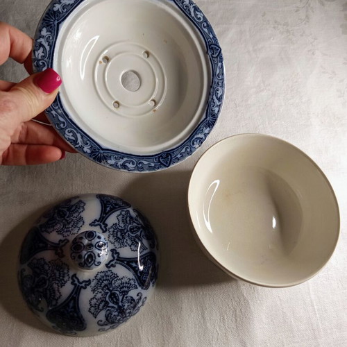 Wedgwood & Co Orient bathroom set used, porcelain toothbrush holder and soap dish