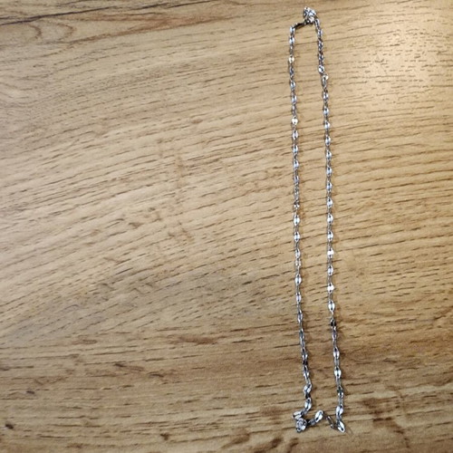 Silver toned link chain like new