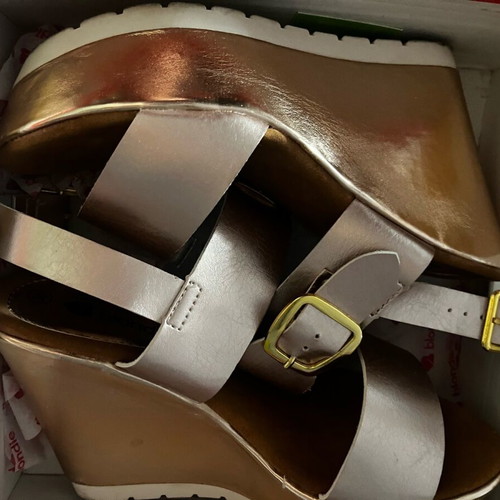 Platform Blondie sandals size 38.5 new, gold