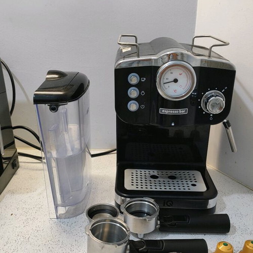 IQ Espresso Machine 1100W 20bar pressure used, 1.25 lt capacity